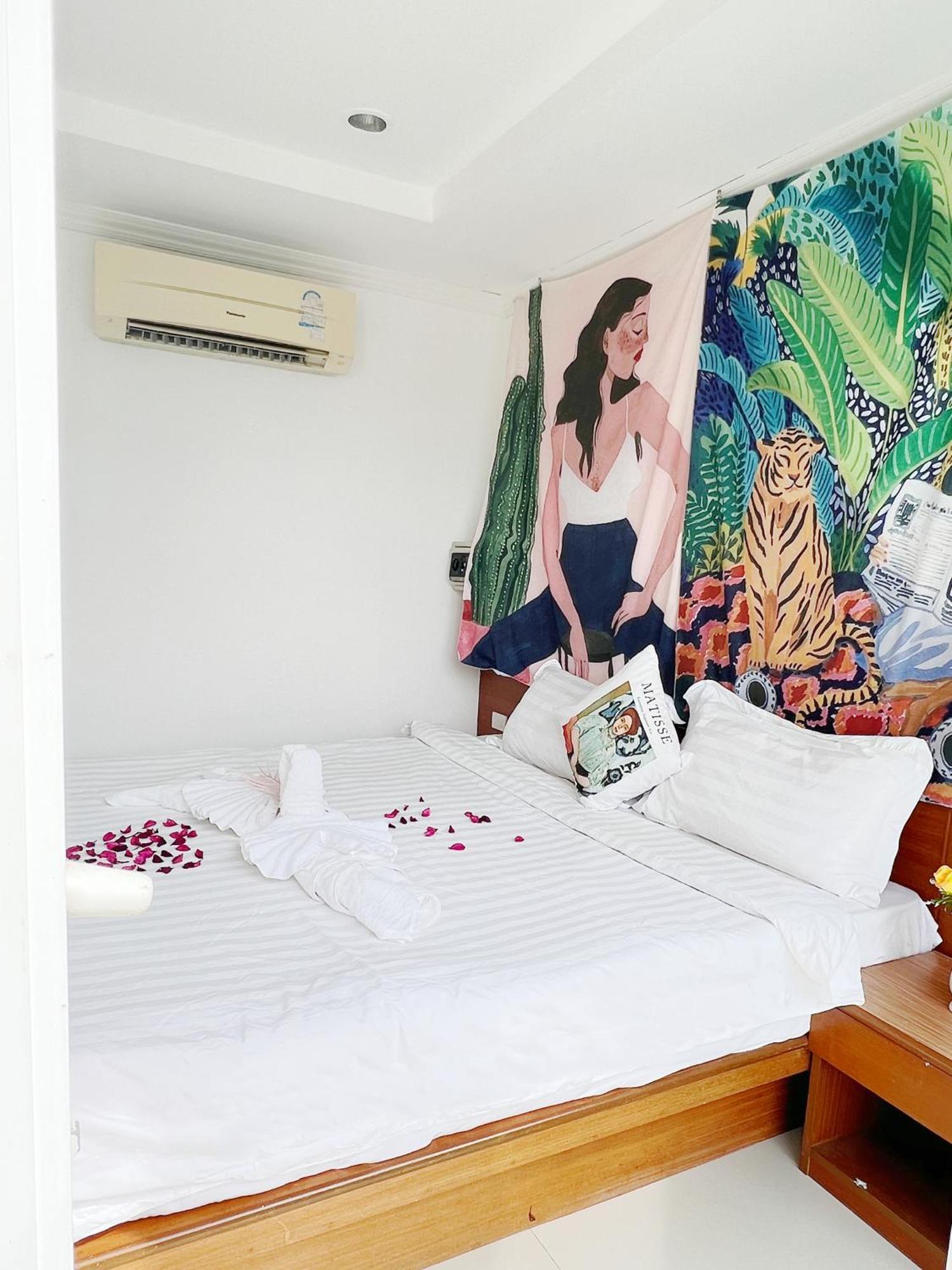 Lanting Hotel Patong Exterior photo